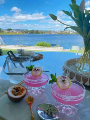 Immaculate Waterfront Residence-Masterpiece, Surfers Paradise